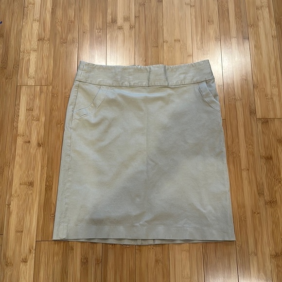 Banana Republic Dresses & Skirts - Banana Republic skirt size 12 women’s